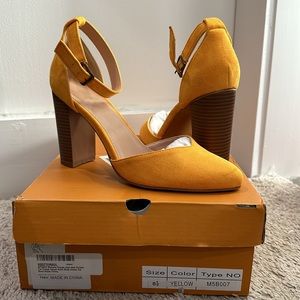 Yellow gold/mustard chunky heel pointed toe pumps with ankle strap